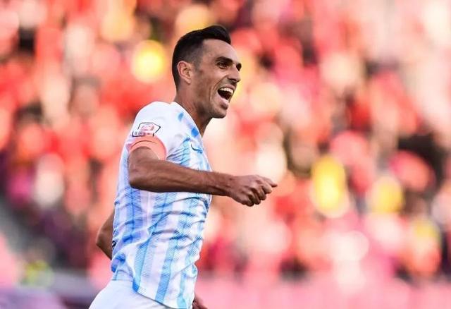 赠送签名球 赠送签名球