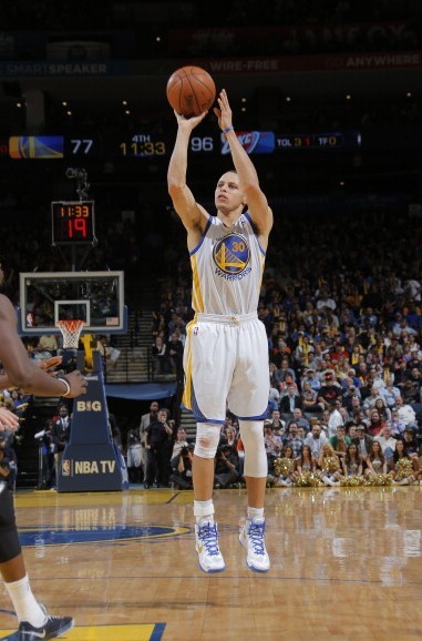 门前撞射 门前撞射