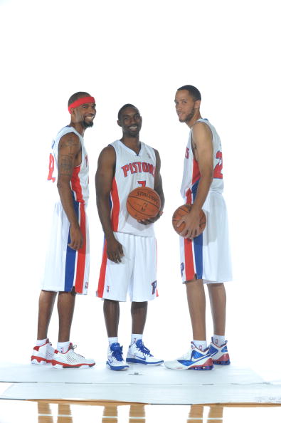 自投自造 自投自造